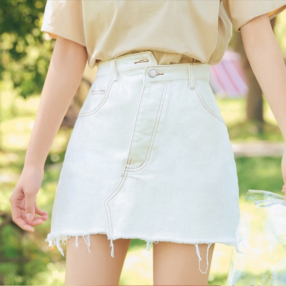 WHITE MINI SKIRT
